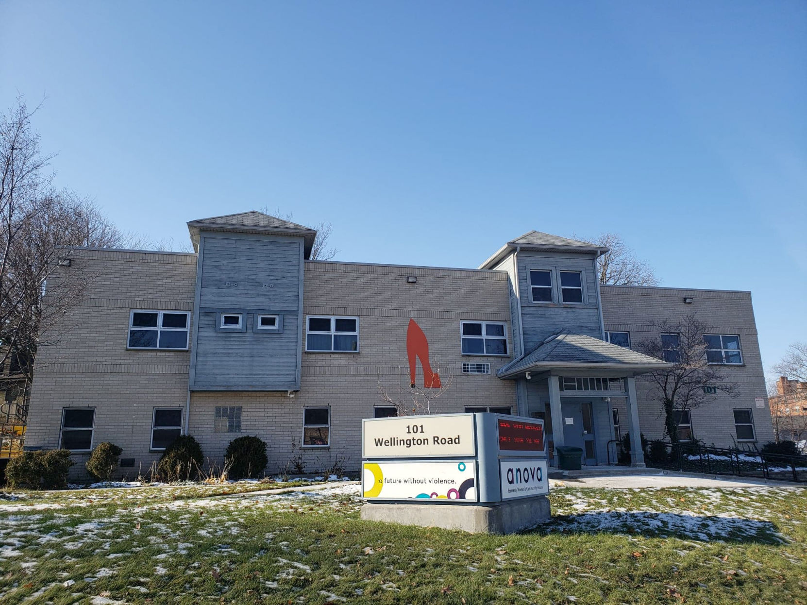 Home, Women's Community House (Photo 10)